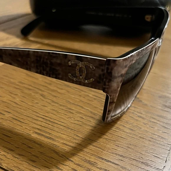 EUC Chanel Brown Sunglasses display picture 2